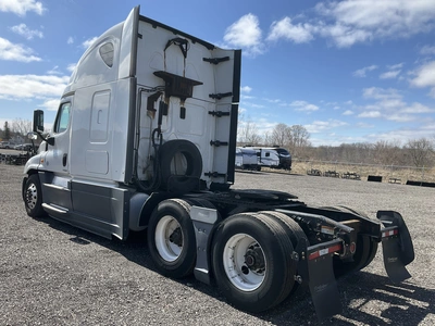 USED 2016 FREIGHTLINER CASDCADIA