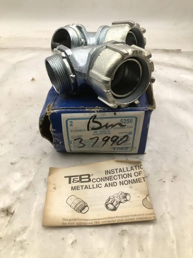 Thomas & Betts 5256 1-1/2″ 90° Flexible Metal Conduit Connector -NIB of 2