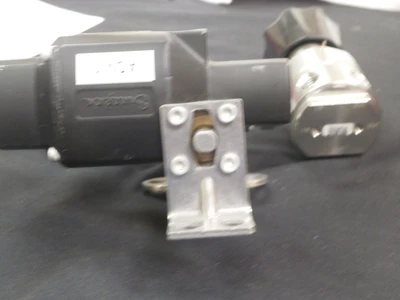 USED ADVANCED SPECIALTY APC330350C REGULATOR WITH  SWAGELOK 131SR