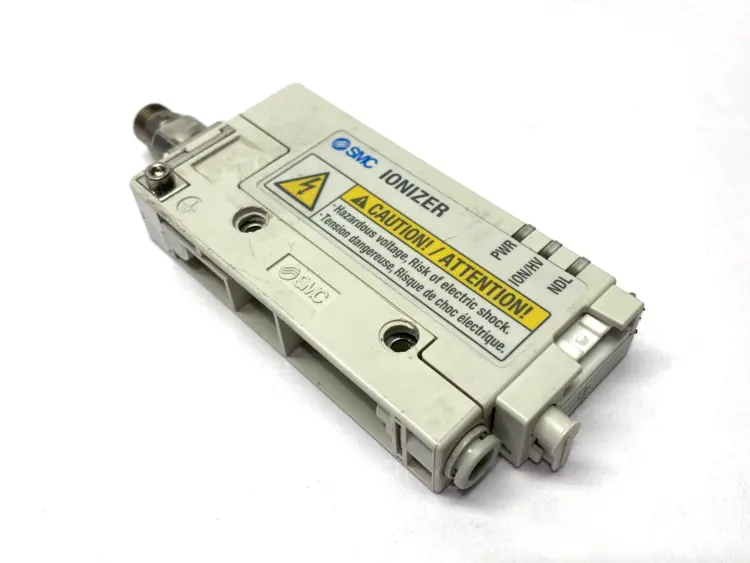 Used SMC Nozzle Type Ionizer, 6mm Port, Rc 1/8" DAMAGED MOUNTING HOLES Electrostatic Air Cleaners Michigan US | Maverick Industrial Sales #1454293