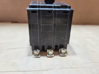USED SQUARE D QOB330