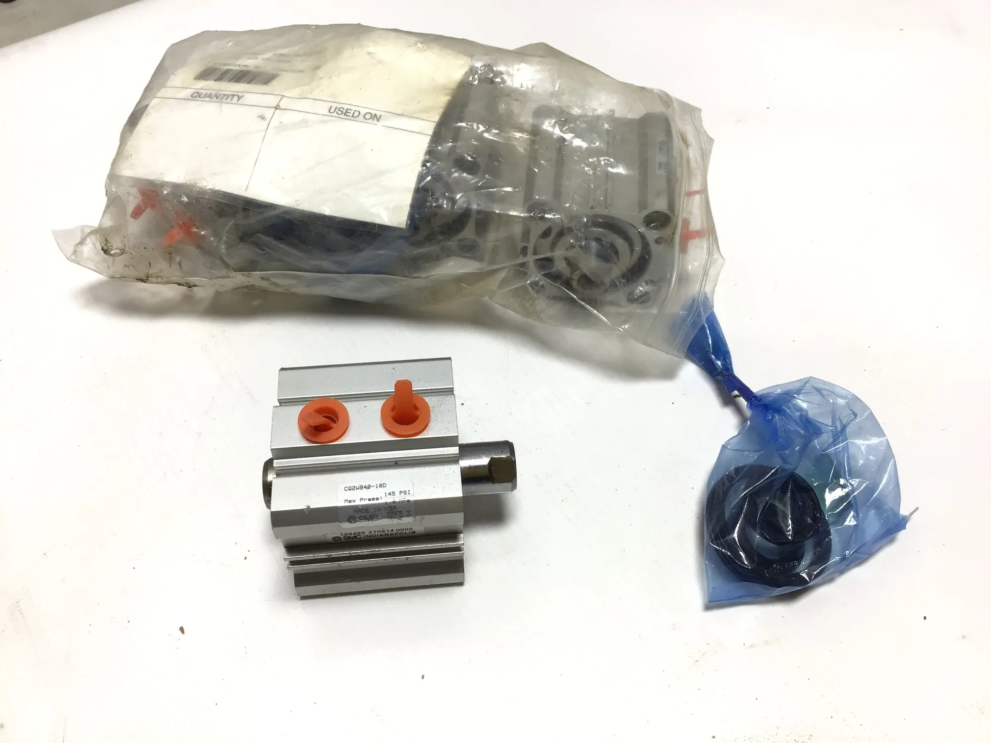 SMC CQ2WB40-10D Air Cylinder Max Press 145 PSI 1.0 MPa (Lot of 4)
