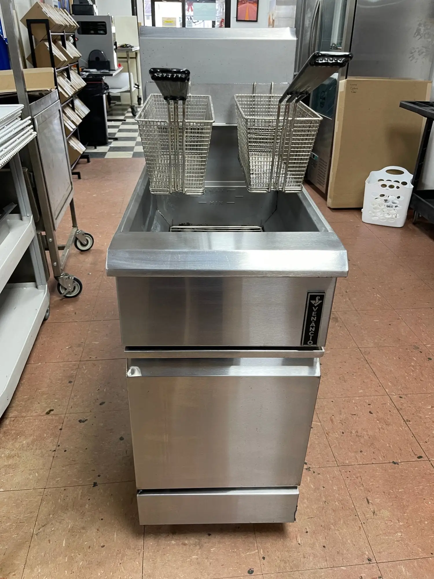 Used Venancio Used Venancio PFR40G-CB LP Fryer 40-lb Capacity with Millivolt Controls - CC Cookers / Coolers / Fryers Illinois US | Falcon Restaurant Supply #1374982