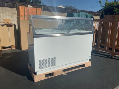 171-0345 68" Full Service Ice Cream Gelato Freezer Case