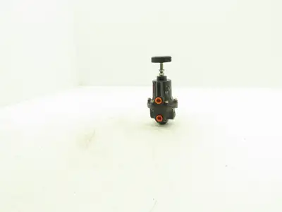 Fairchild 10 N Kendall Pressure Regulator 1/8" NPT 1/2-30PSI Range 250 PSI Max
