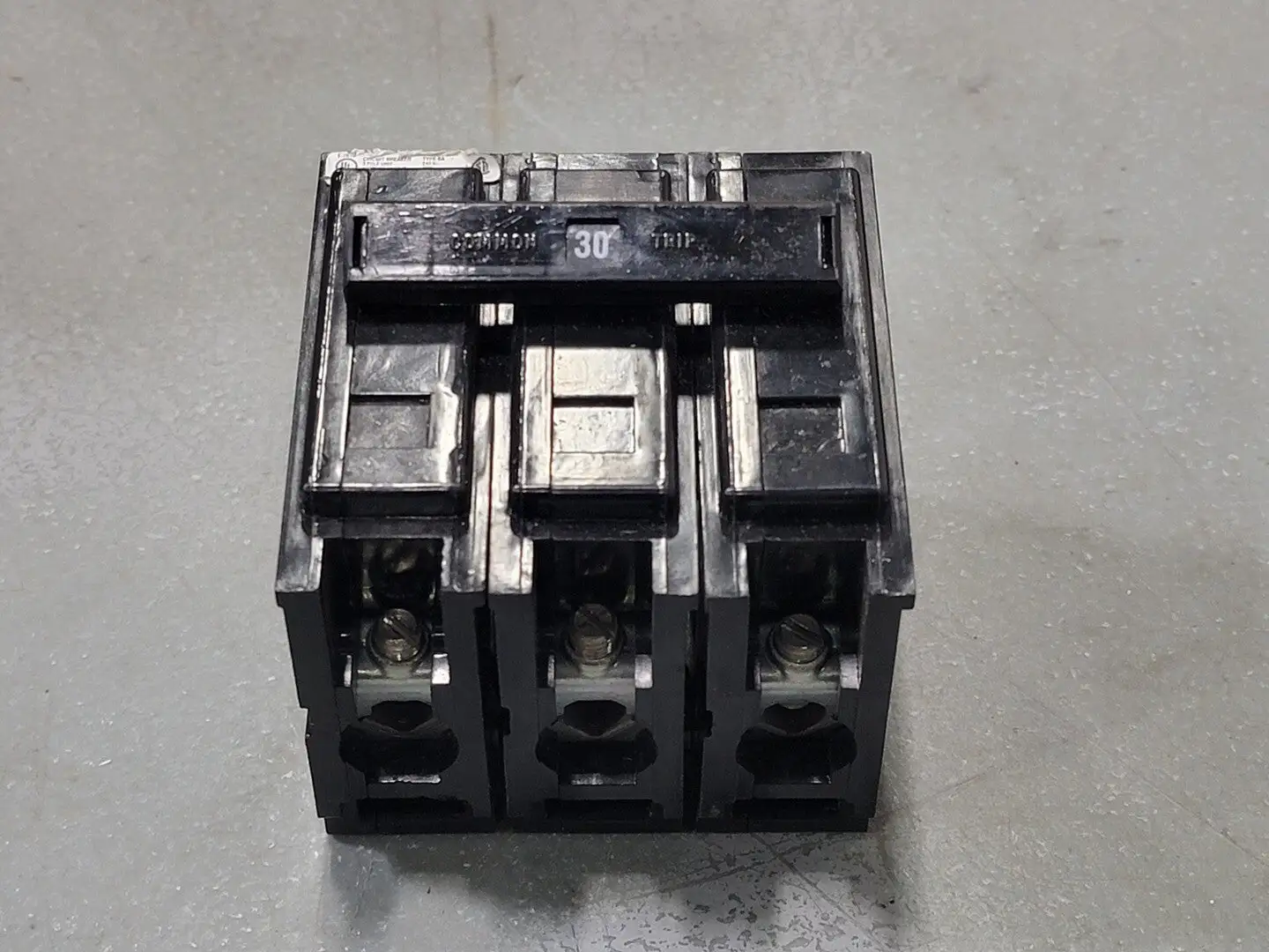 USED CUTLER-HAMMER BAB3030H
