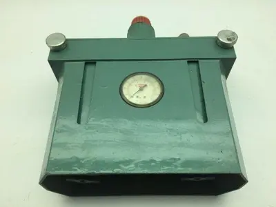 Wilkerson Bikini C01-00-000 Model 7000 Air Lubricaton Regulator