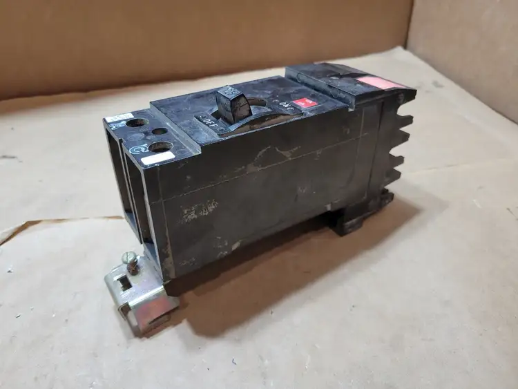 Used SQUARE D Q221125AC Switchgears British Columbia CA | Lenmark #1438307