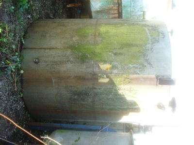 8800 L S/S Vertical Enclosed Tank