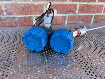 USED MAGNETROL 705-5100-110/7EF-E4PN-024  LEVEL TRANSMITTER W/ 2.5" FITTING