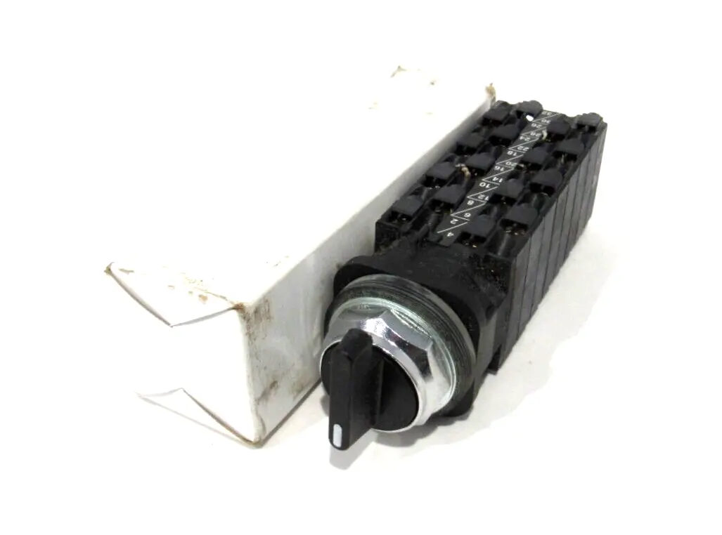 NEW TELEMECANIQUE XB3D1939 ROTARY CAM SWITCH