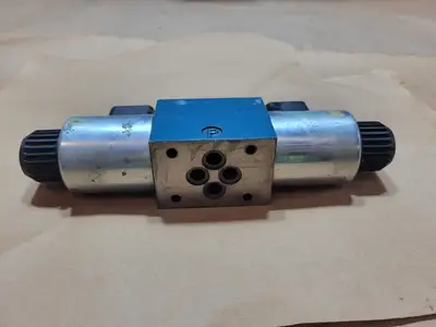 Used BOSCH 0 810 091 212 Parts (Hydraulics and Pneumatics) British Columbia CA | Lenmark #1440822
