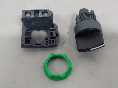 NEW SCHNEIDER ELECTRIC XB5 AD21