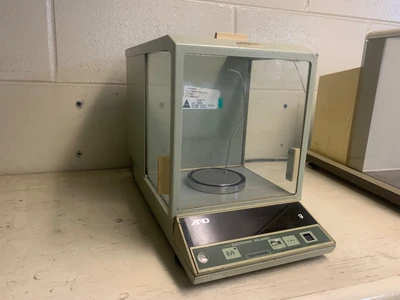 A&D Electric Balanced Scale ER-182A, 32g .01mg, 180g 0.1mg, 115V