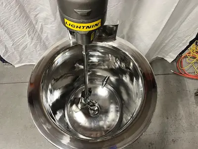 USED STAINLESS  FABRICATORS 125  LITER  JACKETED  TANK