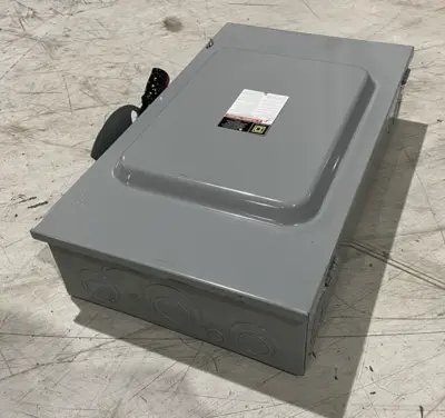 USED SCHNEIDER ELECTRIC SQUARE D SAFETY SWITCH, HEAVY DUTY, FUSIBLE, 200A, 4-WIRE 3-POLE