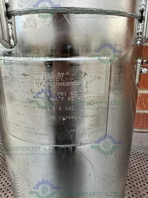 USED DCI 35 LITER STAINLESS STEEL PROCESS / PRESSURE VESSEL 40 PSI