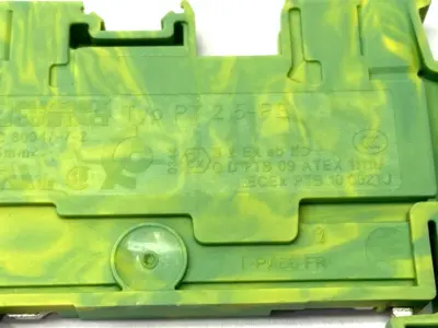 USED PHOENIX CONTACT GROUND TERMINAL BLOCK GREEN/YELLOW PT 2,5-PE LOT OF 6