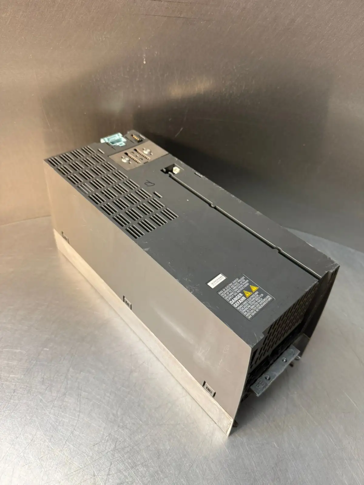 Siemens 6SL3210-1PC22-8UL0 Ver. 04 Sinamics Power Mod. 240-2 (10.4.4)