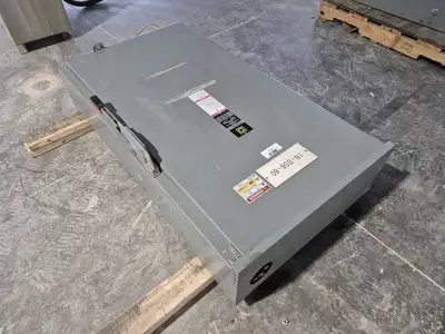 USED SQUARE D CH365R