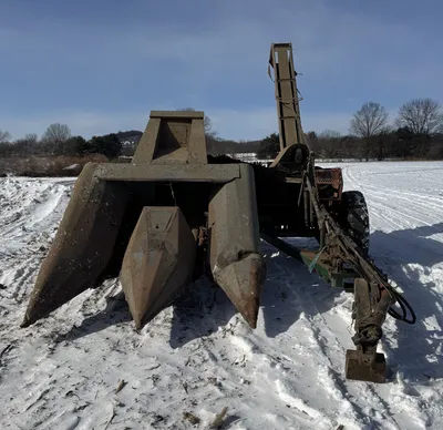 NEW IDEA 325 Harvesting Equipment | Iron Listing (3)