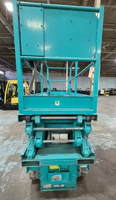 2008 Airman ENCL060 Track Drive Lift