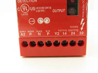 Allen Bradley 440R-S07140A Guardmaster Minotaur Stop Motion Detection 110/230VAC
