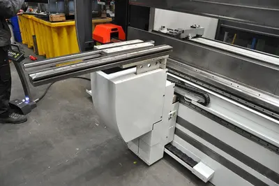 USED LVD PPEB TURBO EFL 220 TON X 3100 MM CNC