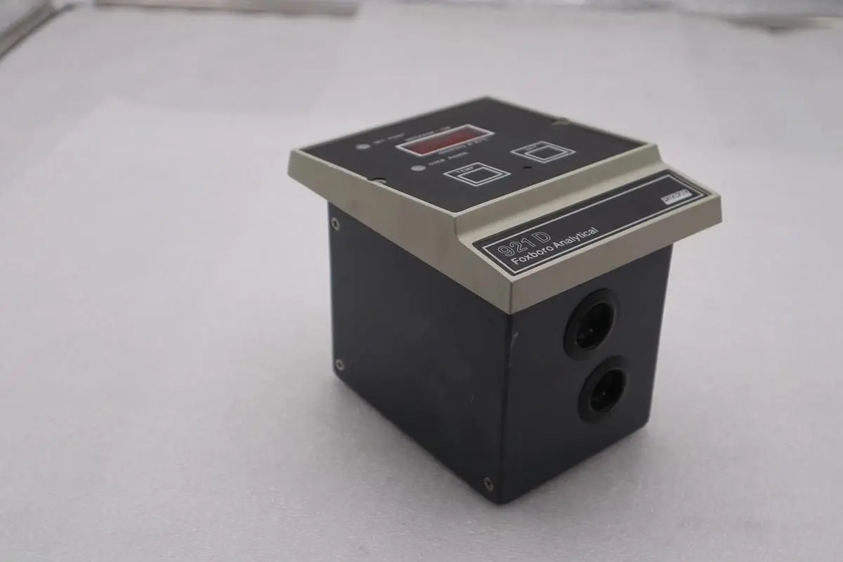 NEW 921D-A1P The Foxboro Company Temperature Controller STOCK 2641
