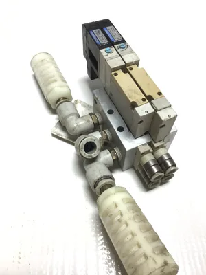 Koganei F10T1-CPL3 Hydraulic Directional Control Valve W/manifold block (Set of 2)