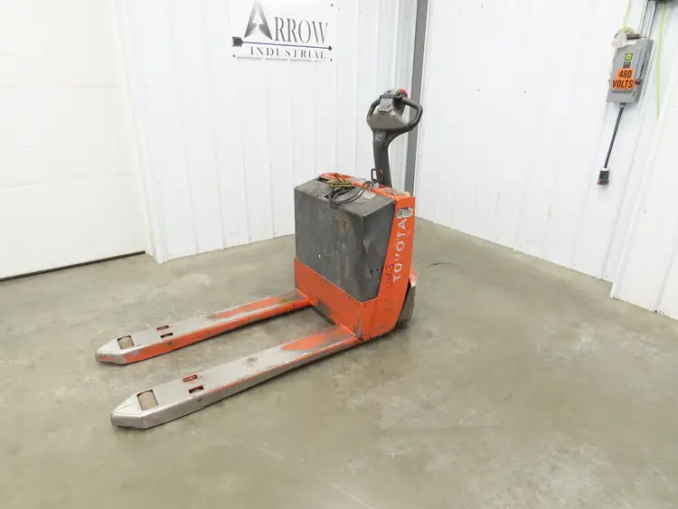 Used TOYOTA _UNKNOWN_ Pallet Lifters Indiana US | Arrow Industrial #757084
