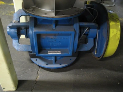 SPC7267  Dust Collector 4 sq.ft. Vac-U-Max reverse pulse jet dust collector 144 cfm, Positive Displacement fan