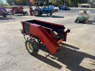 Roda 25 Bushel Manure Spreader | County Equipment Company LLC (5)