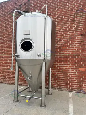 Used BLACKSTONE VENTURES 4700 LITER /30 BBL  STAINLESS STEEL JACKETED FERMENTATION TANK Reactors California US | Equipment Lab #1262710