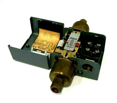 USED PENN CONTROLS 274MP10 PRESSURE SWITCH MODEL 2502