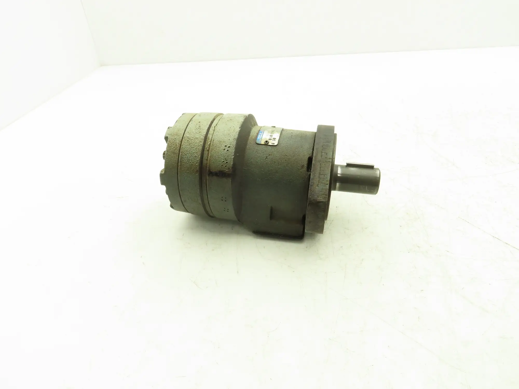 Char-Lynn 103 1044 010 Hydraulic Motor 15 GPM 1900 PSI 2-Bolt SAE-A