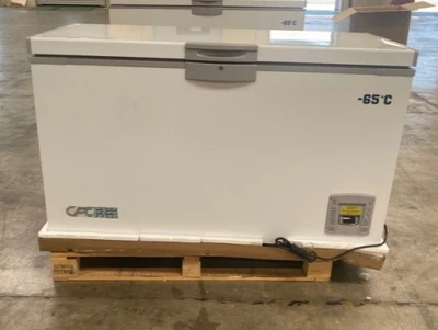 171-0382 55" Solid Top Self Contained Ultra Low Temperature Chest Freezer