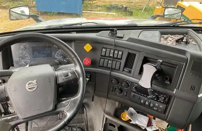 USED 2019 VOLVO VNL64T760