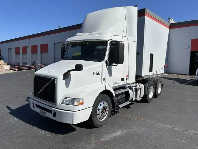 Used 2015 VOLVO VNM64T200 Conventional trucks California US | Ben Kaplan Equipment #1182514