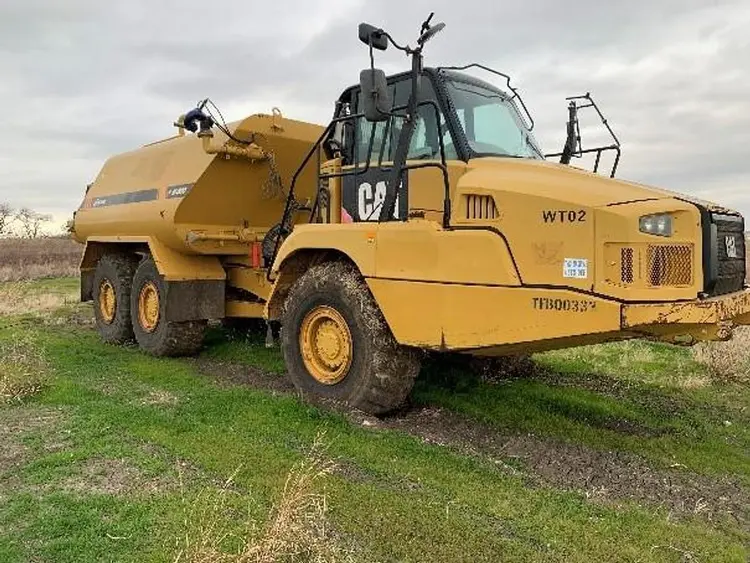 Used 2016 CATERPILLAR WATER TRUCK Tanker trucks Michigan US | Aucto #1334379