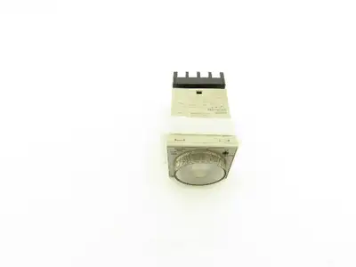 Omron H3CR-A8E Solid-State Timer Relay Socket 100-240V 1.2 Sec-300 Hours