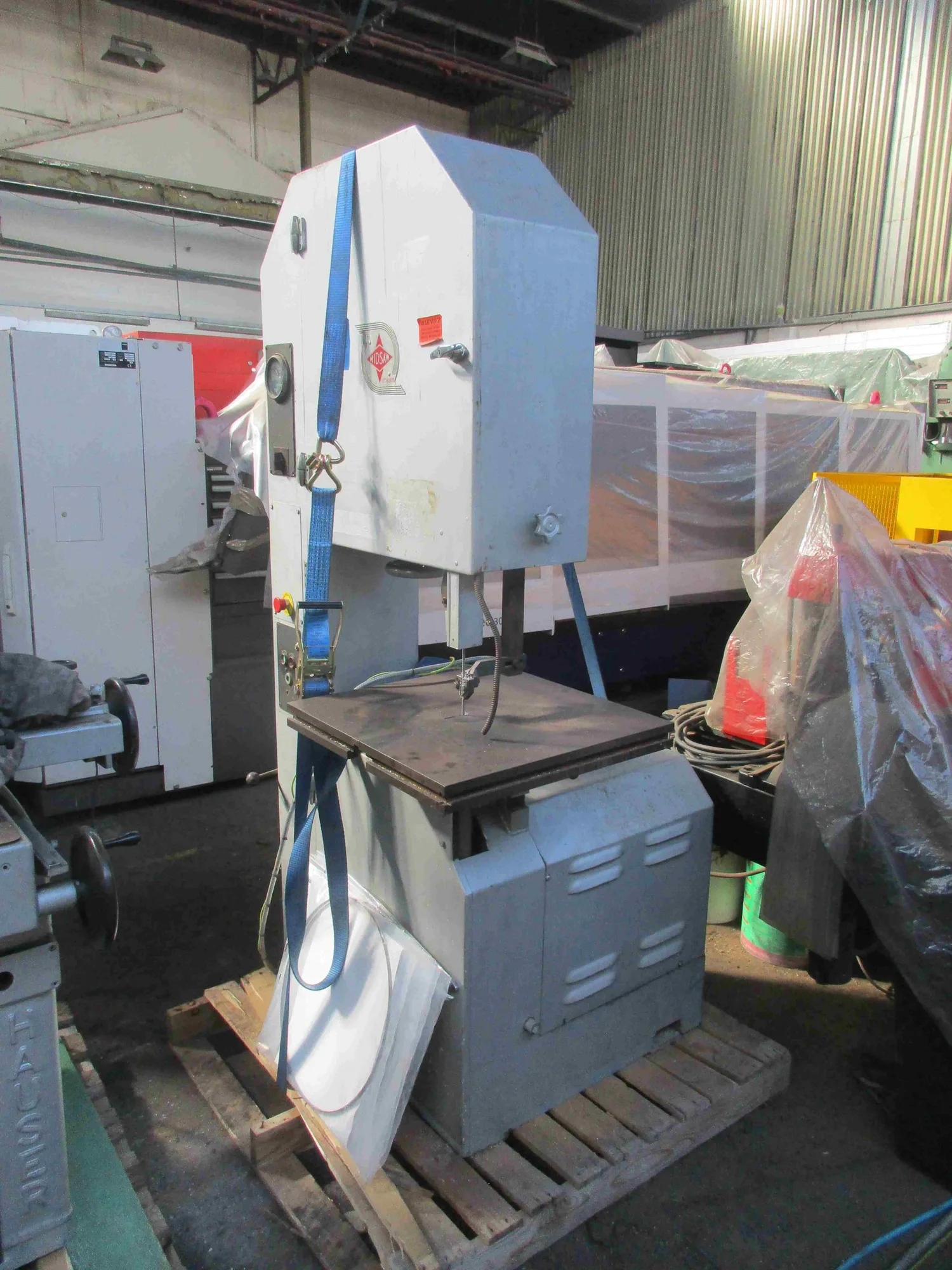 Vertical bandsaw