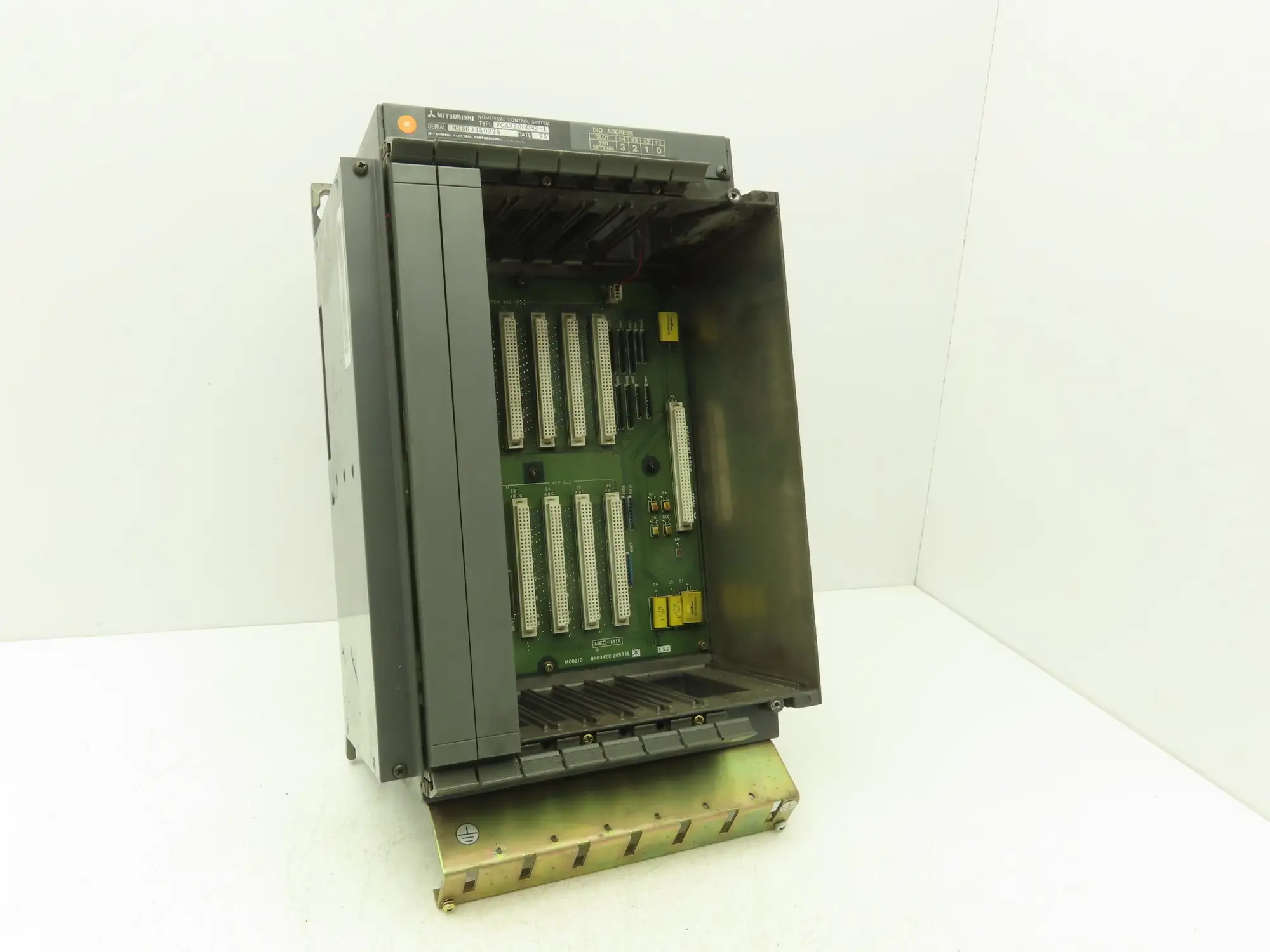 Mitsubishi FCA320HCM2-1 PCB Slot Rack Chassis & Backplane Card Assembly MC021D