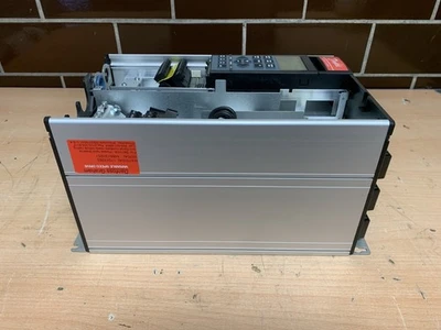 Danfoss VLT6008 Drive GT4CN1STR3DLF00A00C0 5.5kW/7.5Hp 380/460VAC Garantie