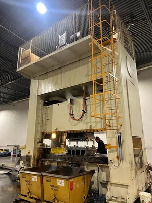 1995 SEYI HSD-H-440-3 Straight Side Double Crank Press | Universal Press & Machinery (UPM) (3)