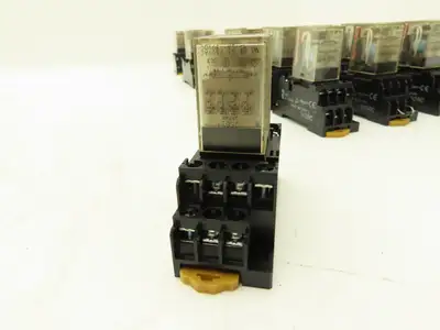 Omron MY4 PYF14A-E Relay Unit With Base 24VDC Coil Lot of 26