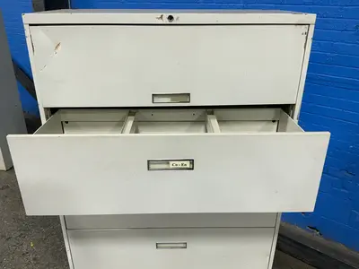 Used _UNKNOWN_ _UNKNOWN_ Cabinets Ohio US | HGR 24 #1413292