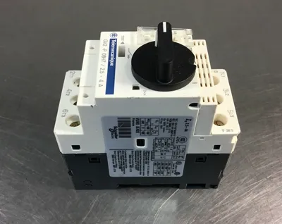 Telemecanique GV2-P08H7/ 2.5-4A Manual Motor Starter Circuit Breaker 3-Pole 4-E7