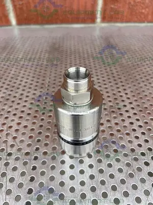 USED SWAGELOK QTM8-316 STAINLESS STEEL FEMALE QUICK CONNECT FITTING