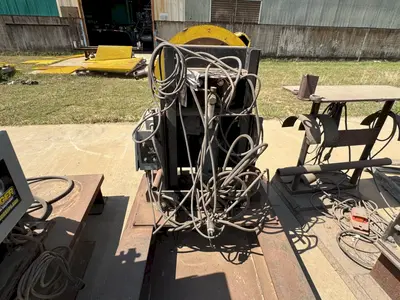 1,250 LB STINGER MODEL #P-1250 PIPE WELDING POSITIONER WITH 30" GRIPPER CHUCK : YOBRO #25215